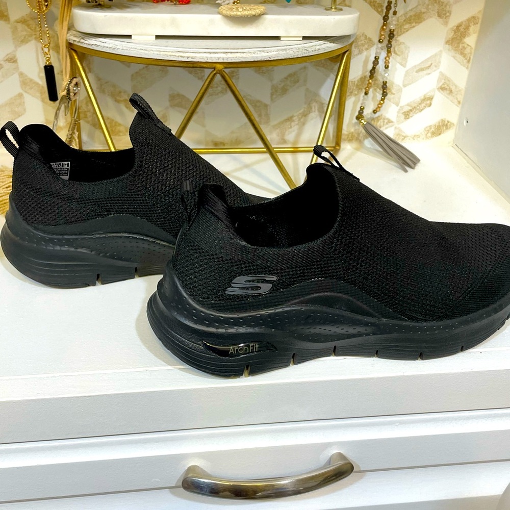 Skechers Air Cooled ArchFit black Sneaker Shoe Slip On Women's Size 8.5